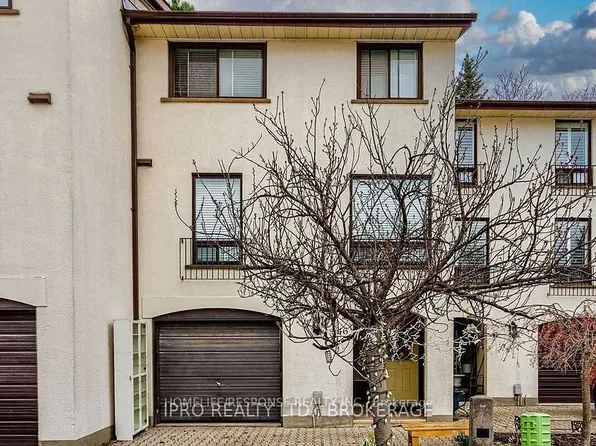 6679 Shelter Bay Rd #46, Mississauga, ON L5N 2A2