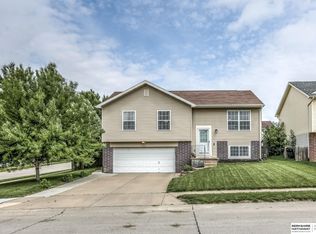 17766 Lillian St, Omaha, NE 68136