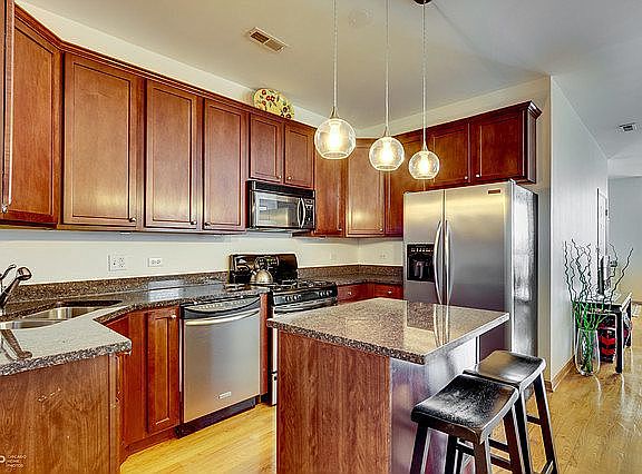 4th image of 769 E Oakwood Blvd Unit 2