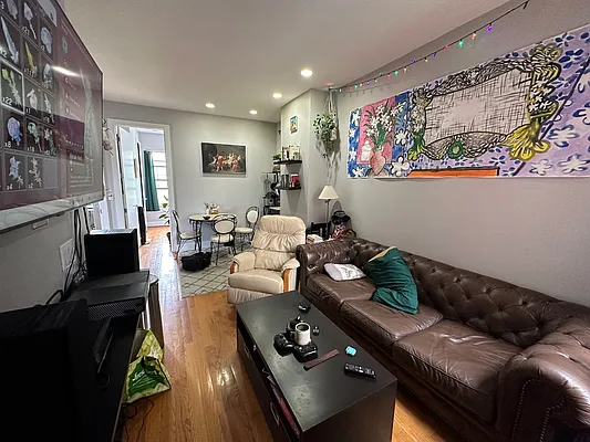 Rented by Premier Metro Realty Corp | media 1