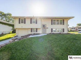 5077 S 89th St, Omaha, NE 68127