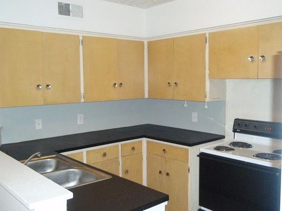 3rd image of 634 N 47th St APT 3