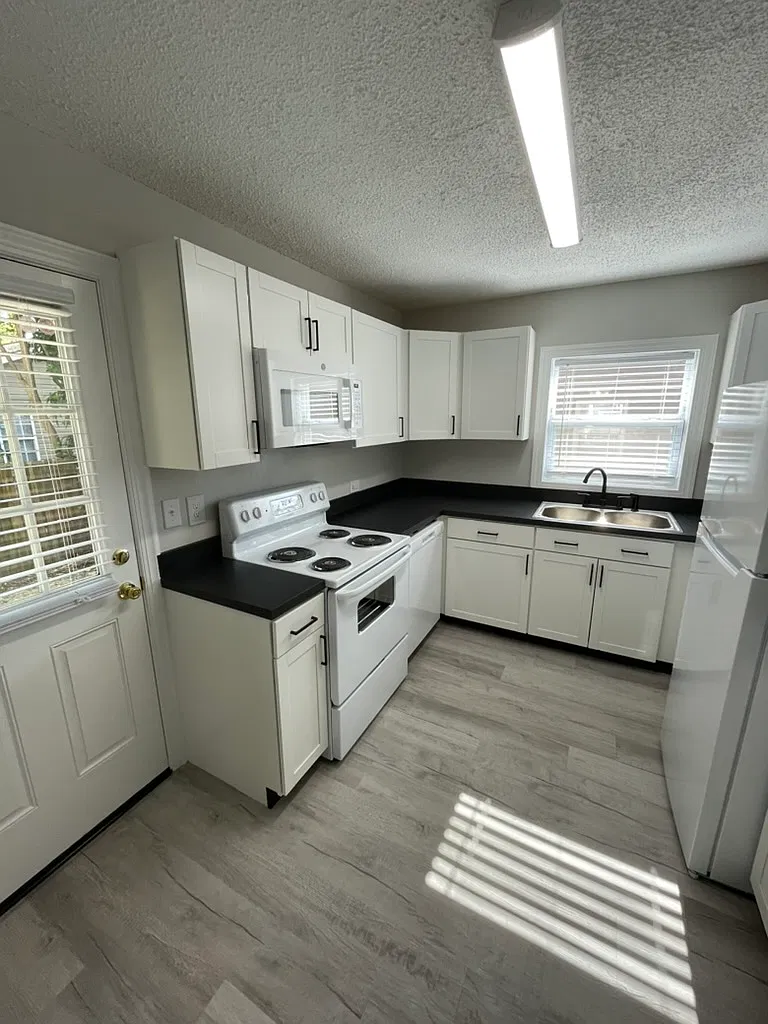 1 bed, 700 sqft, $2,200 — Photo 4