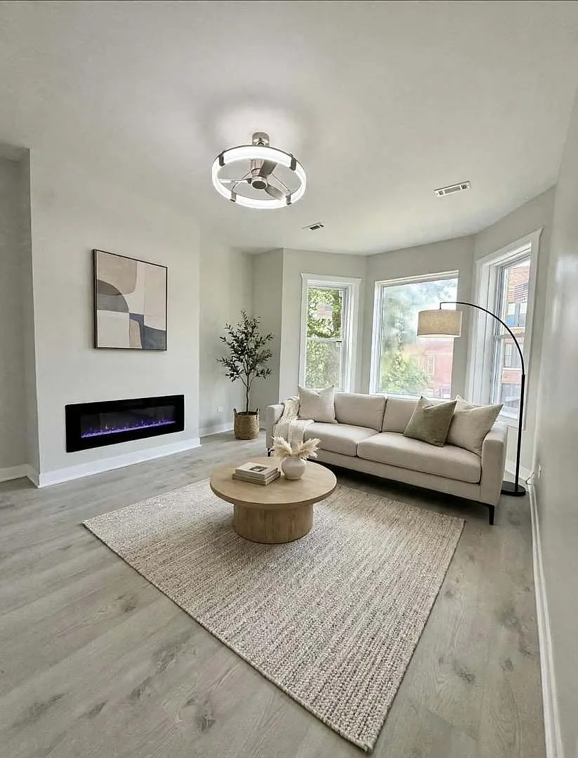 6039 S Eberhart Ave — Photo 2