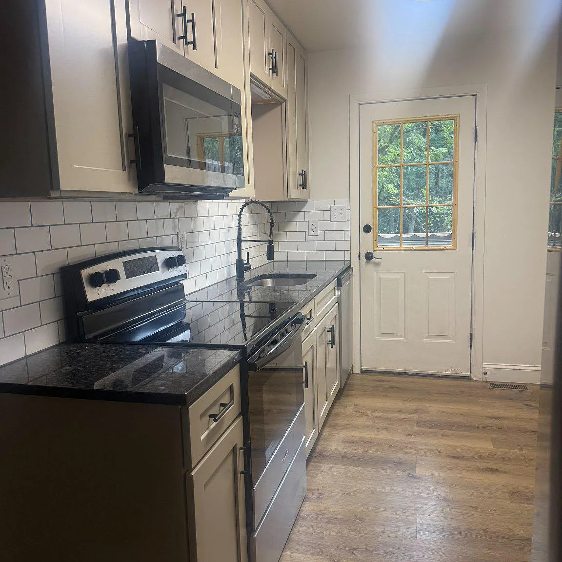 1 bed, 1.0 bath, 1400 sqft, $1,495 — Photo 3