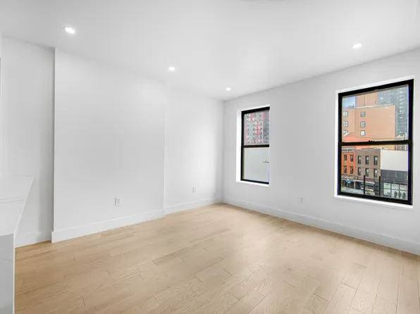 480 Bergen Street image 4 of 15