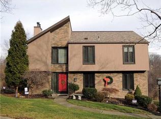 132 Vanderbilt Dr, Pittsburgh, PA 15243