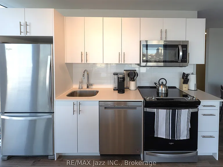 100 Bond St E #305 — Photo 31
