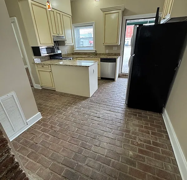 201 E Bank St #2 — Photo 5
