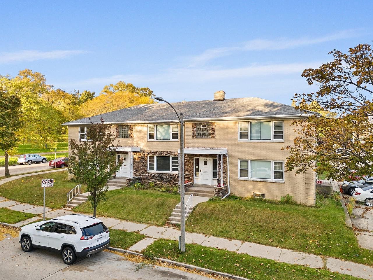 1154 East Singer CIRCLE, Milwaukee, WI 53212 | Zillow
