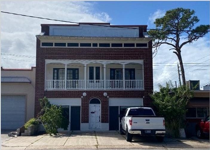 1st image of 204 Magnolia St
