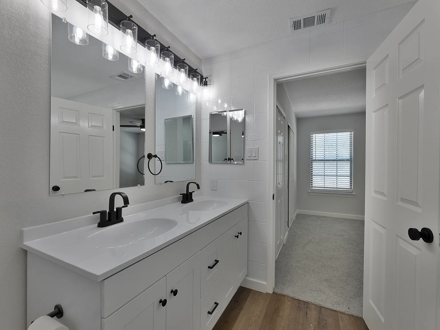 3 bed, 1314 sqft, $2,395 — Photo 3