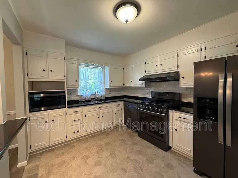 417 Surrey Dr — Photo 7
