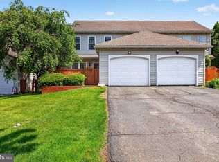116 Winding Hill Dr, Lancaster, PA 17601