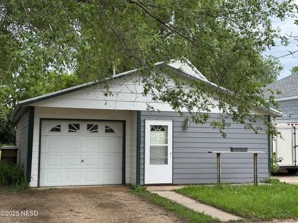 717 Arrow Ave NE, Watertown, SD 57201