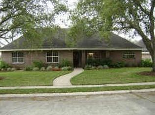 110 Strawberry Dr, Lake Jackson, TX 77566