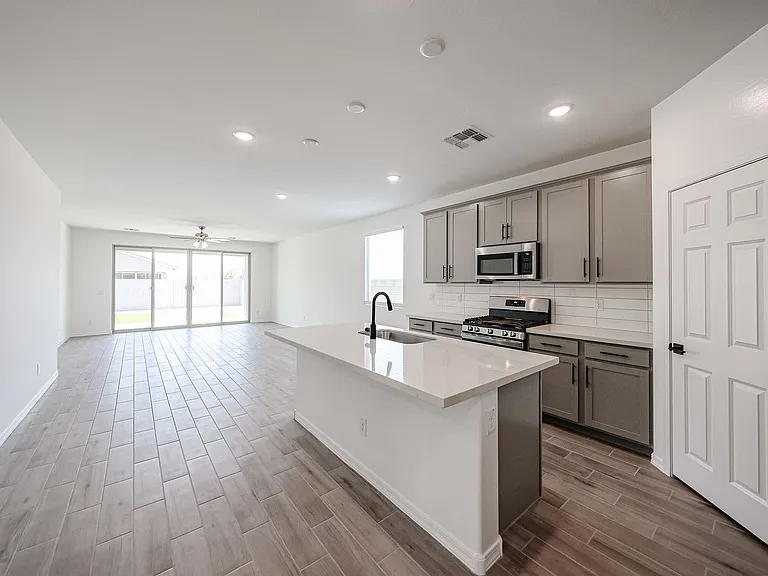 5633 W McNeil St — Photo 15