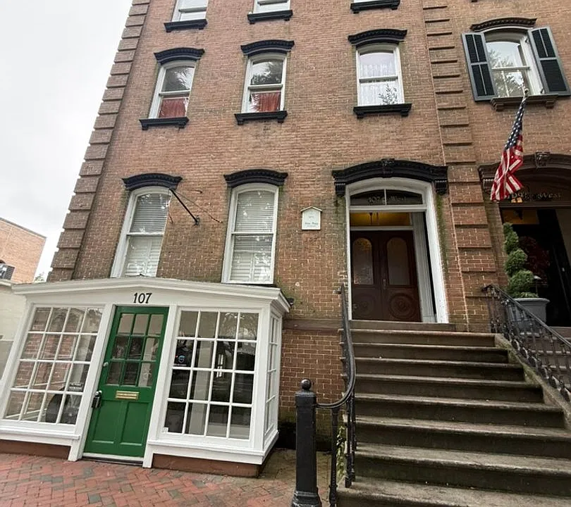 107 W Liberty St #4