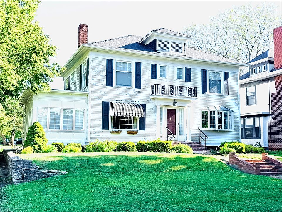 1st image of 804 E Washington St