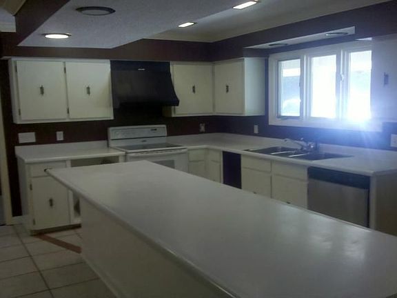 2nd image of 3615 Cimarron Dr