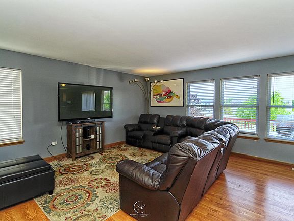 4th image of 4104 Stonebridge Dr