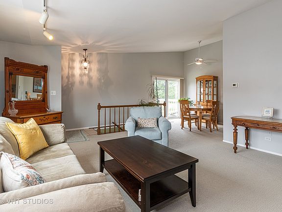 3rd image of 386 Jefferson Ct #0