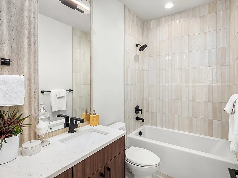 4425 Fremont Ave N #B — Photo 11