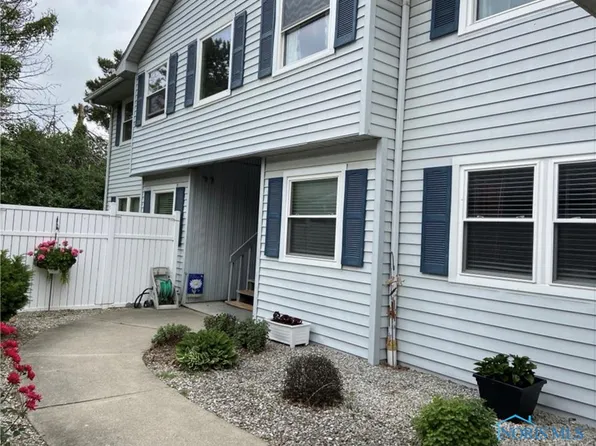 9802 Bishopswood Ln, Perrysburg, OH 43551