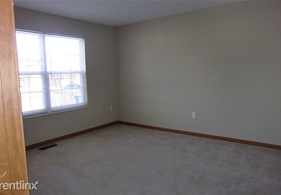 Notting Hill 1012 Front Bedroom