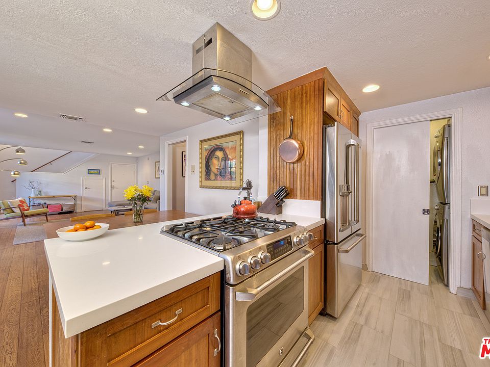 1st image of 743 Pier Ave APT 4