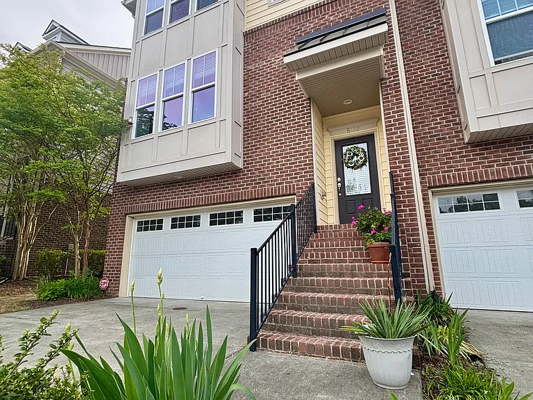 5319 Cambridgeshire Loop — Photo 1