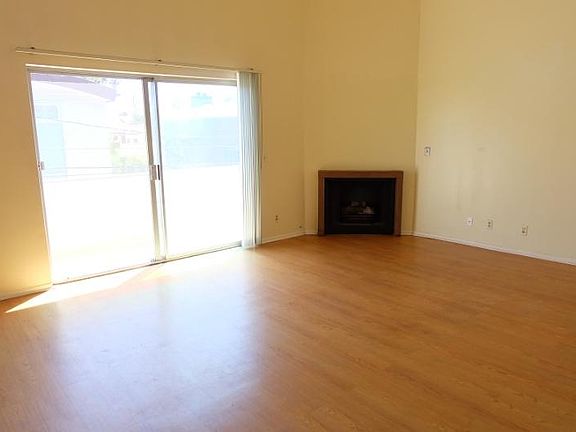 3rd image of 426 S Venice Blvd APT 7