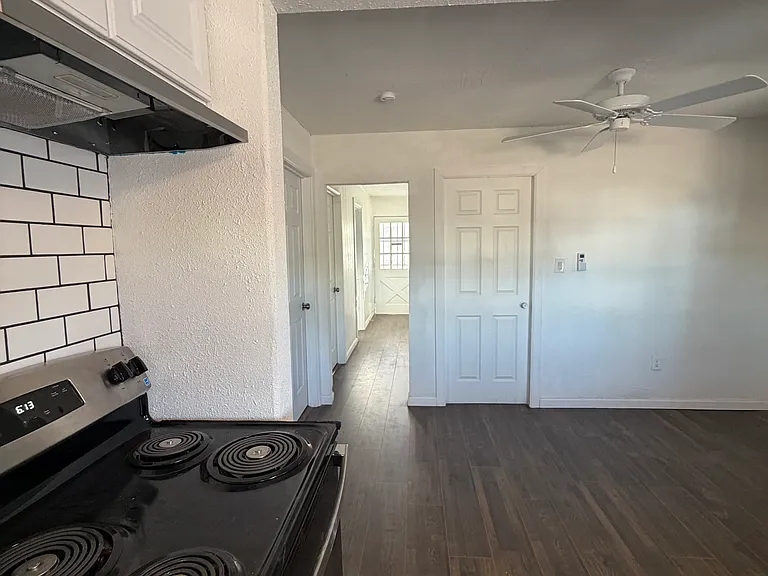 241 S California St — Photo 38