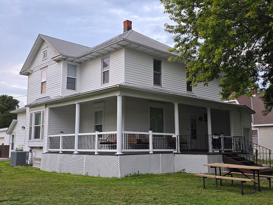 1st image of 1004 W 5th St