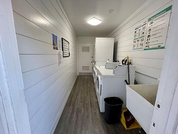 4th image of 21100 Pioneer Blvd APT 20