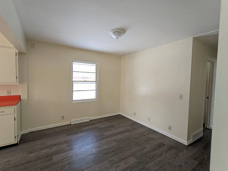 1741 Roberts St — Photo 5