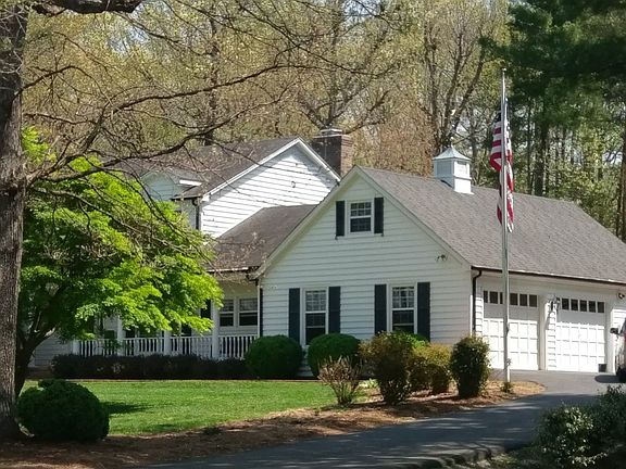 3rd image of 1015 Old Hickory Ln