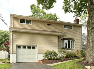 19 Grand Ave, Waldwick, NJ 07463