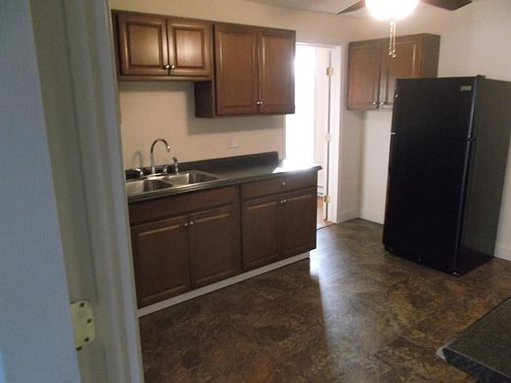 4th image of 404 E Yerby St #D