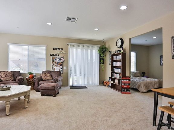 4th image of 2002 N Colony Way