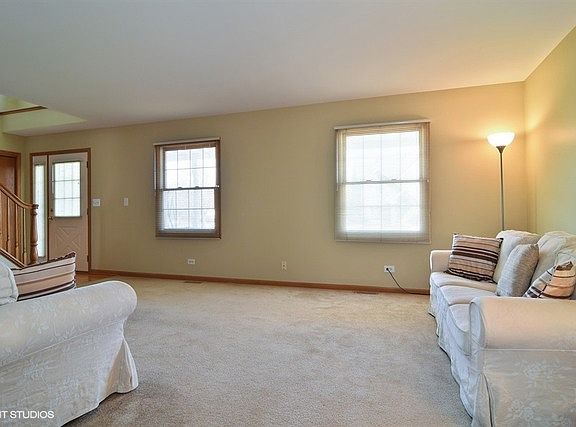 3rd image of 1525 Creekside Dr