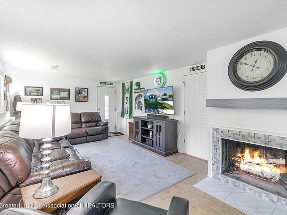 5th image of 2423 Leon Ave