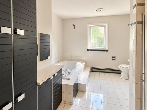 4 bedroom rental in Burnaby — photo 19