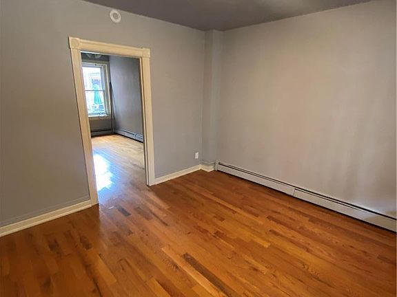 2nd image of 948 W Maple St