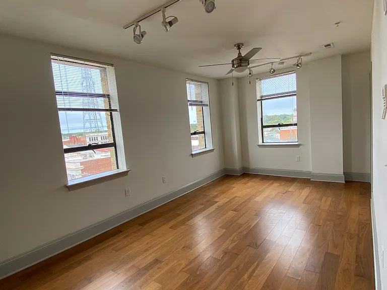 30 Franklin Apartments — Photo 37