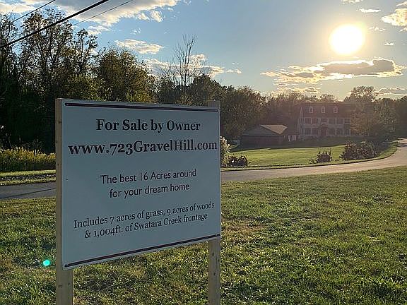 2nd image of 723 Gravel Hill Rd