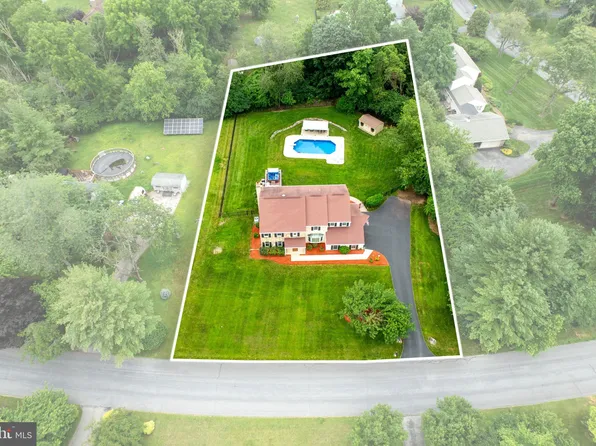 5 Long Dr, Downingtown, PA 19335