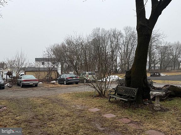 5th image of 107 S Main St
