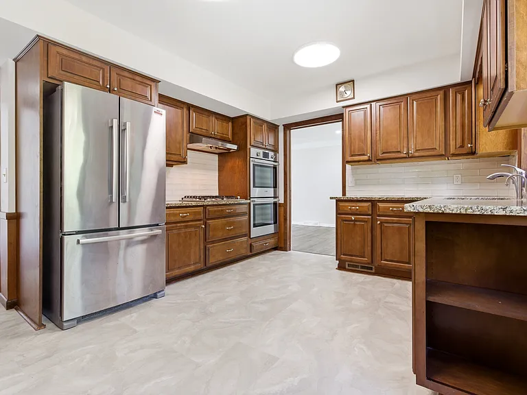 2056 Laurel Hill Dr — Photo 14