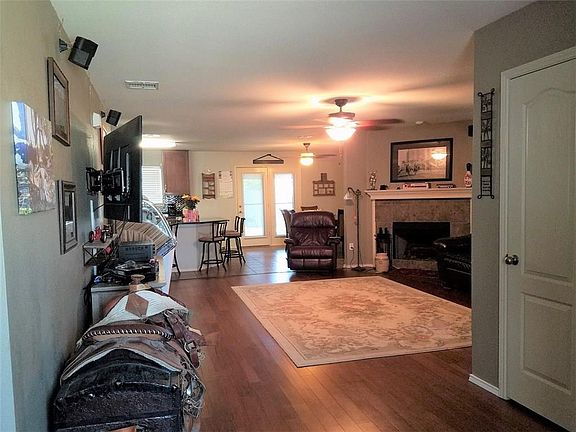 3rd image of 220 Equestrian Dr